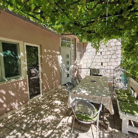 Big And Spacious Apartment In The Heart Of Омиш Экстерьер фото