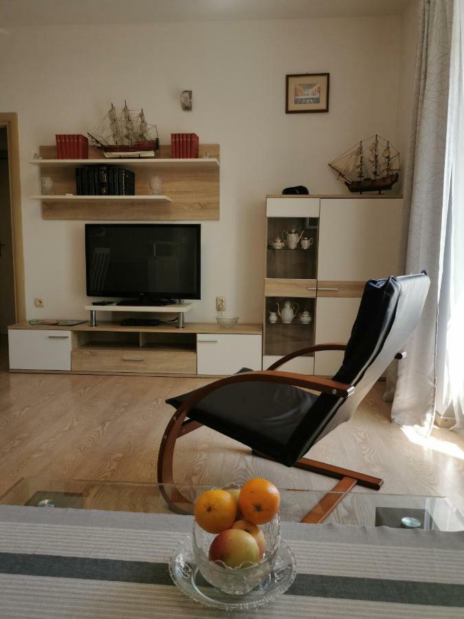 Big And Spacious Apartment In The Heart Of Омиш Экстерьер фото